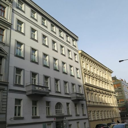 National Museum Apartments Прага Экстерьер фото